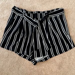 Torrid Black & White Stripe Tie-Front Shorts Size 18